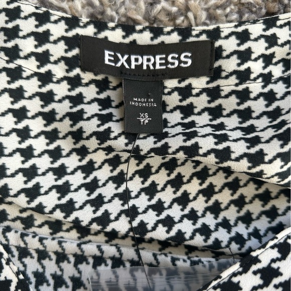 NWT Express women’s blouse size XS - Picture 13 of 14